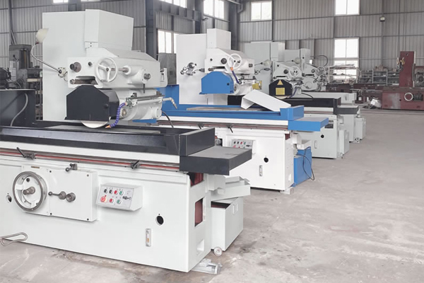 精密加工設備：數控車床